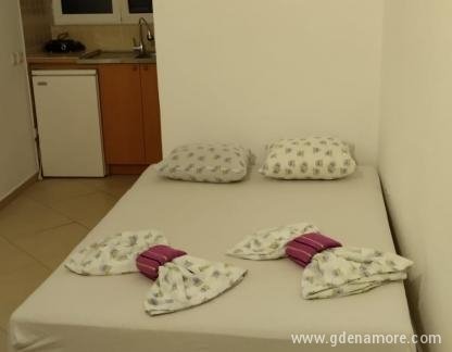 Φαχρουντίν Μπεκτέσεβιτς, , ενοικιαζόμενα δωμάτια στο μέρος Dobre Vode, Montenegro - 2839a3d7-8efd-403b-bf9c-2d7788e7efb1